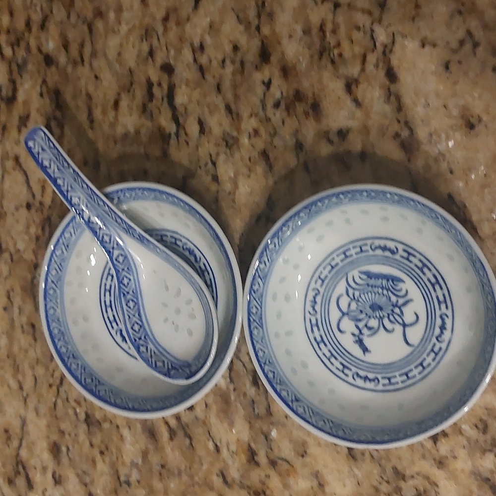 Vintage Chinese small sauce 2 bowls across 4 inches, height 1 inche